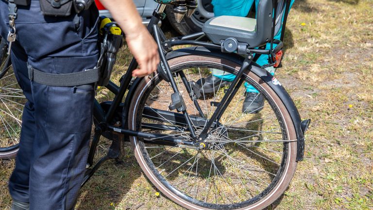 Het kind zat achterop de fiets toen het mis ging (foto: Christian Traets/SQ Vision).