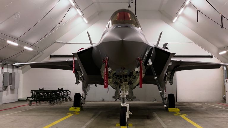 Een van de F-35's die naar Volkel gaan. (foto: Jos Verkuijlen)