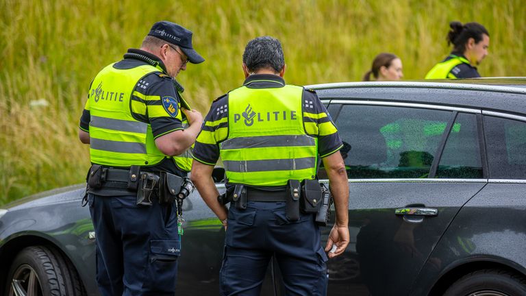 Acht auto's werden tijdens de verkeerscontrole in Woensdrecht in beslag genomen (foto: Christian Traets/SQ Vision)
