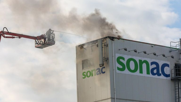 De brandweer had het vuur snel onder controle (foto: Dave Hendriks/SQ Vision)