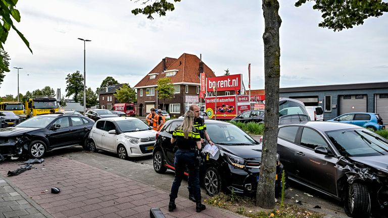 Een aantal van de auto's die schade opliepen (foto: Jack Brekelmans/SQ Vision Mediaprodukties).