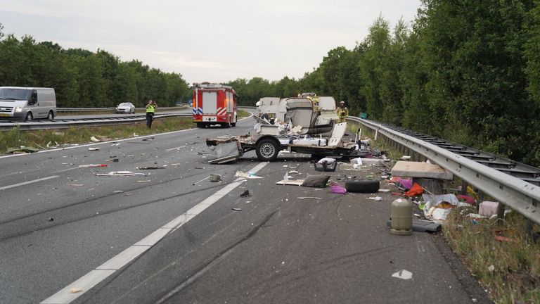 Van de caravan bleef vrijwel niets over (foto: WdG - SQ Vision).