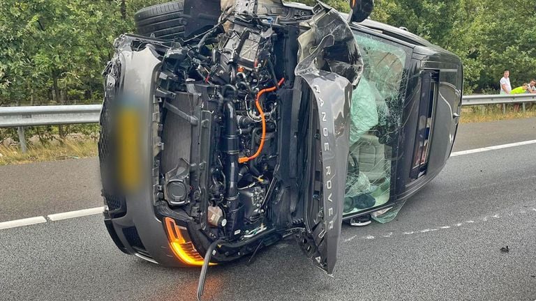 Inzittenden van deze auto bleven ongedeerd (foto: Rico Vogels - SQ Vision)