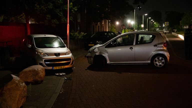 De botsing vond plaats op de kruising van het Heilig Hartplein met de Rector Hellemonsstraat in Roosendaal (foto: Christian Traets/SQ Vision).