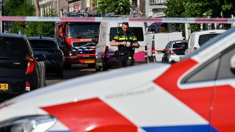 Vanwege het gaslek in Etten-Leur werden Enexis, de brandweer en de politie opgeroepen (foto: Tom van der Put/SQ Vision)