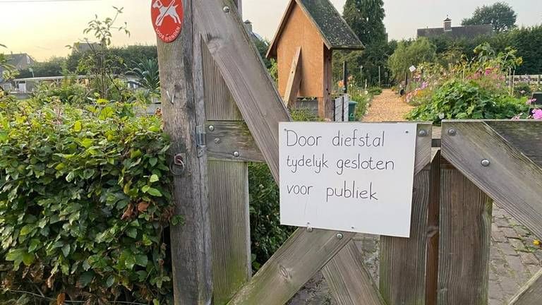 De buurttuin in Oss viel ten prooi aan dieven. 