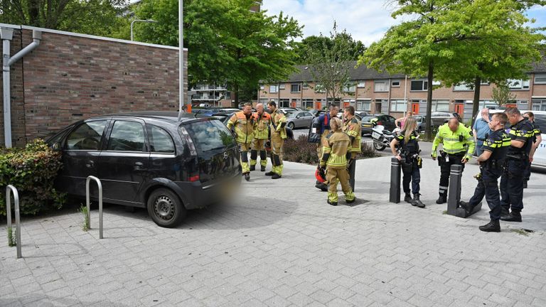 Diverse hulpdiensten werden na de aanrijding in Tilburg opgeroepen (foto: Toby de Kort/SQ Vision).