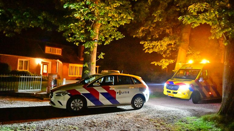 Na de overval in Valkenswaard werden politie en een ambulance opgeroepen (foto: Rico Vogels/SQ Vision).