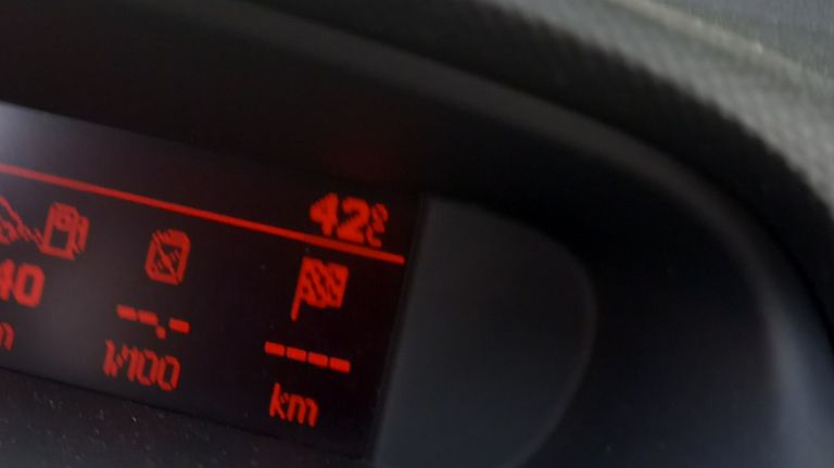 Heet in de auto van Feike, 42 graden!  
