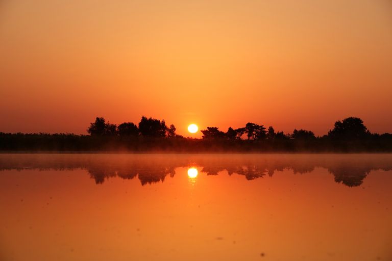 Ben Saanen maakte deze foto van de zonsopgang in Budel. Ook een weerfoto van deze zomerse dag? Mail nieuws@omroepbrabant.nl.