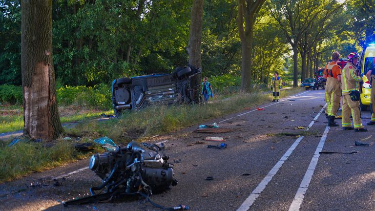 Het motorblok ligt op de weg 