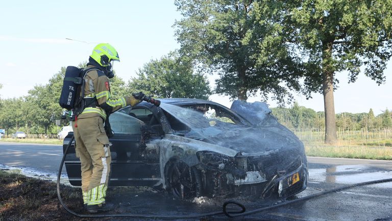 De auto raakte zwaar beschadigd (foto: Bart Meesters/SQ Vision).