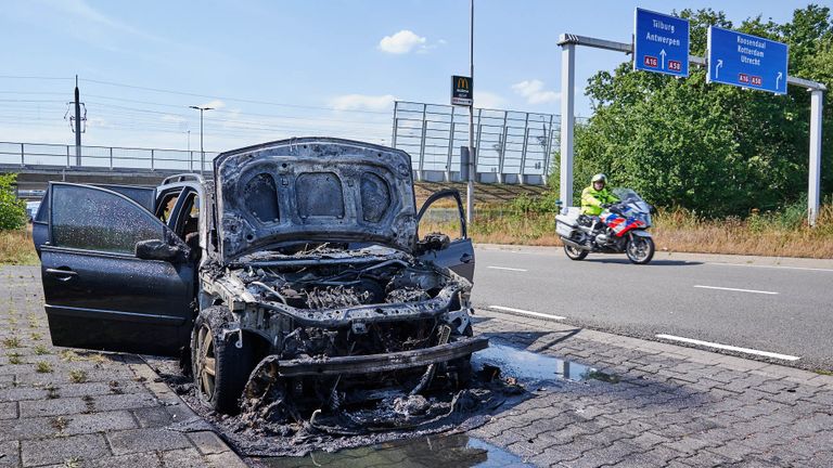 De totaal uitgebrande auto (foto: Tom van der Put/SQ Vision Mediaprodukties).