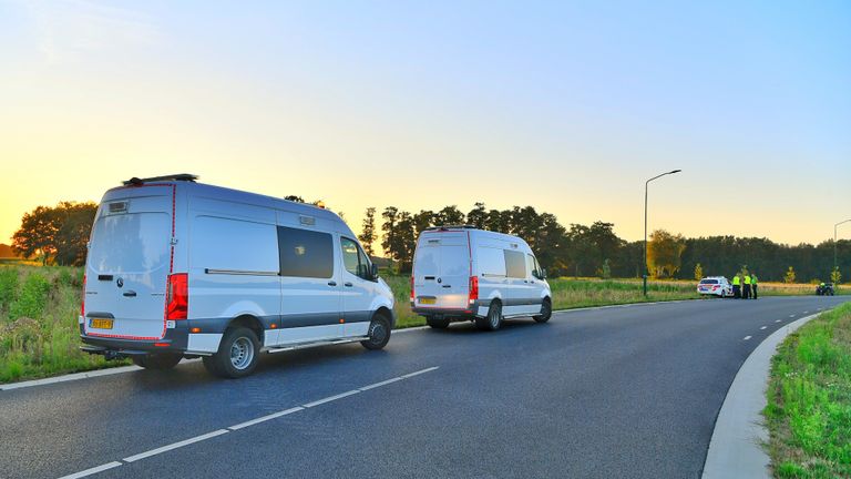 De politie doet technisch onderzoek op de plek van het ongeval (foto: Rico Vogels - SQ Vision).