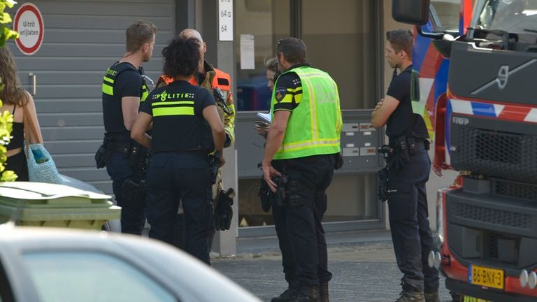 Er kwam veel politie ter plaatse (foto: Perry Roovers - SQ Vision).