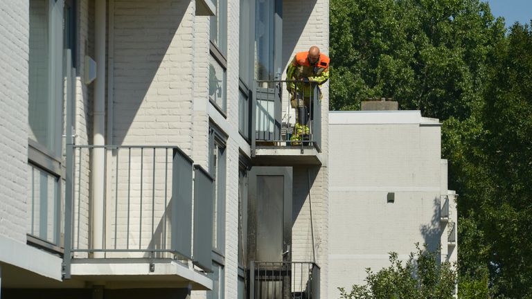 Het balkon waar brand uitbrak (foto: Perry Roovers - SQ Vision).