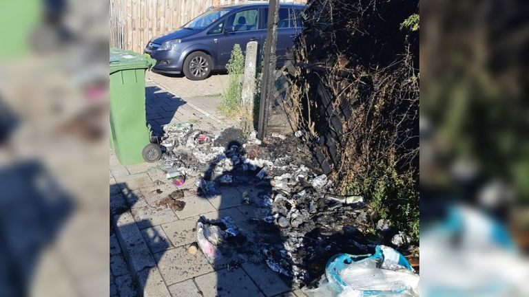 Een van de plekken waar brand is gesticht (foto: Politie).