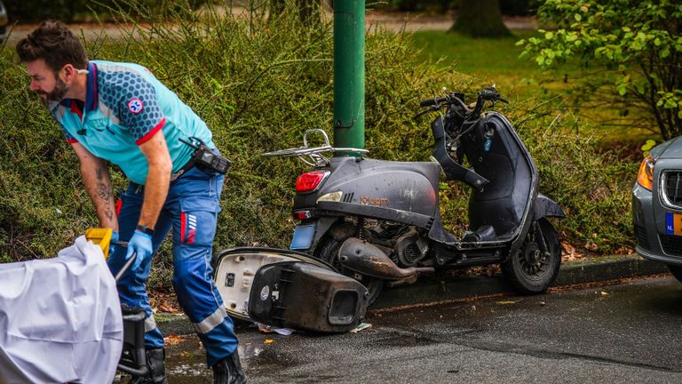 De jongen slipte in de bocht en verliest waarschijnlijk zijn voet. (foto: SQ Vision Mediaprodukties)