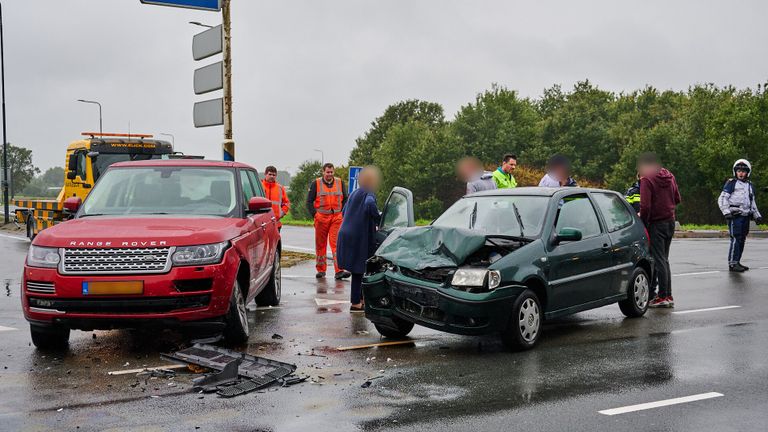 Ongeval tussen twee auto's in Ulvenhout (foto: Tom van der Put - SQ Vision).