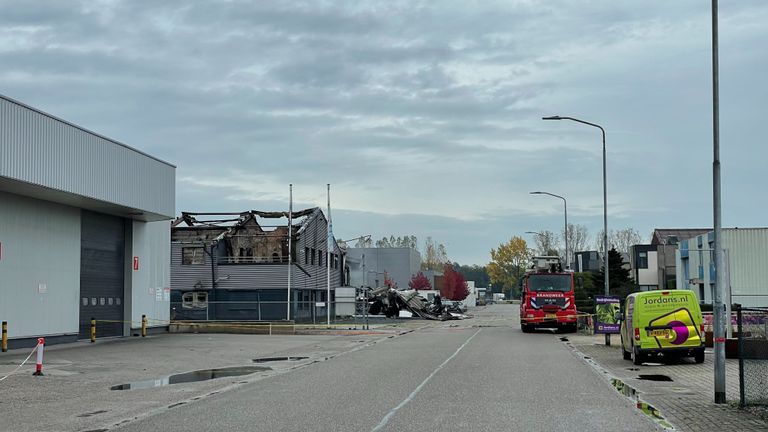 Bijna het hele industrieterrein is nog afgesloten (foto: Jos Verkuijlen).