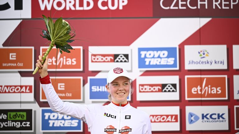 Fem van Empel zondag op het podium in Tsjechië (foto: ANP).