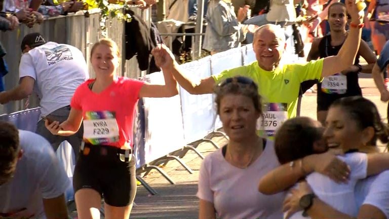 Kyra en Paul gingen samen over de finishlijn.