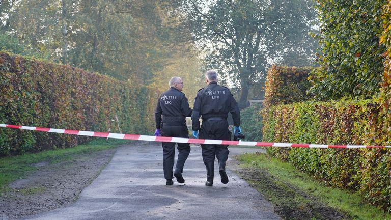 Medewerkers van de LFO deden dinsdagochtend onderzoek (foto: Jeroen Stuve/SQ Vision).