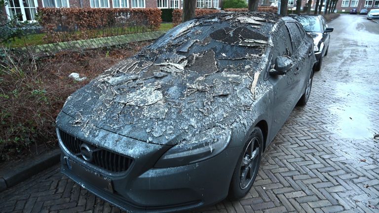 Verschillende auto's hebben schade (foto: SQ Vision).