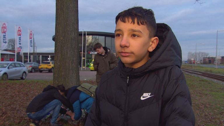 Amir staat stil bij de dood van zijn beste vriend Johnathan (foto: Omroep Brabant).