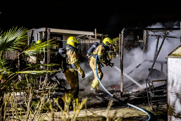 Brand in het tuinhuisje (foto: Jack Brekelmans/SQ Vision).