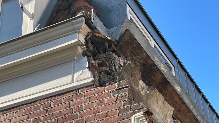 Extra schade na de sloopwerkzaamheden (foto: Raymond Merkx).