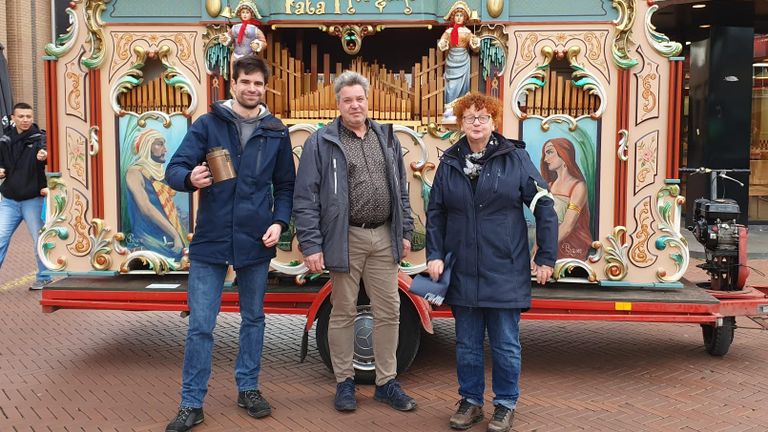 Omroep Brabant-kijkers gaven Thijs een nieuwe collectebus.