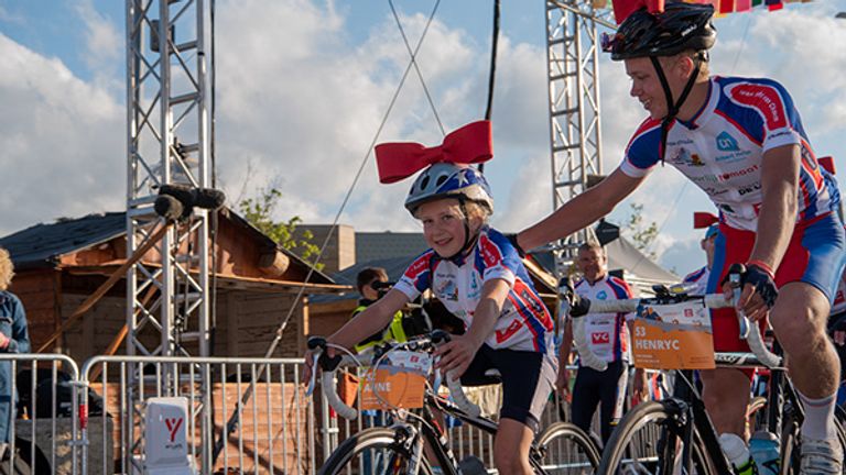 Anne op jonge leeftijd bij de Alpe (foto: Alpe d'Huzes).