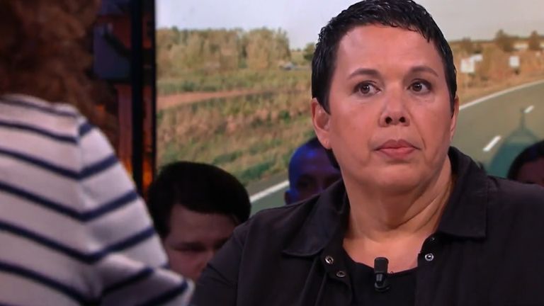 Fiona Sorg, de moeder van Sanne, zat dinsdagavond aan tafel bij de talkshow Beau (beeld: RTL).