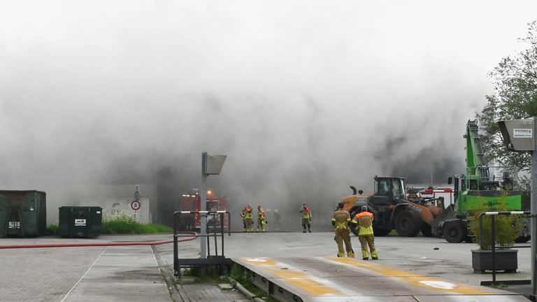 Heel veel rook bij de brand in Breda (foto: Perry Roovers / SQ Vision). 