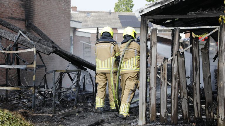 Brand in twee schuurtjes in Heerle (foto: Christian Traets / SQ Vision).