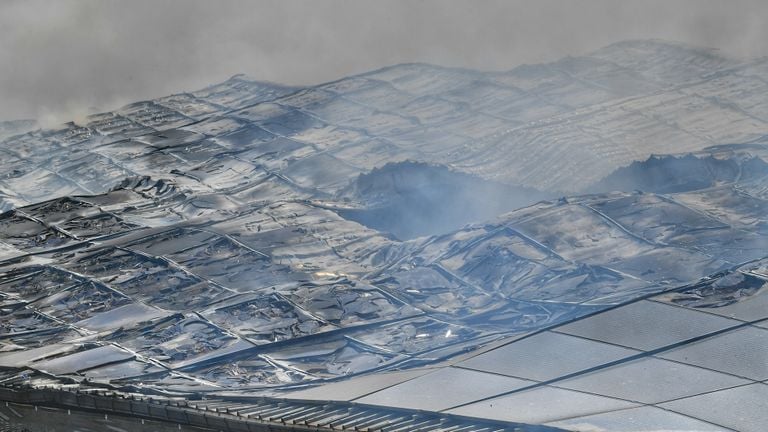 De smeulende zonnepanelen (foto: Rico Vogels/SQ Vision).