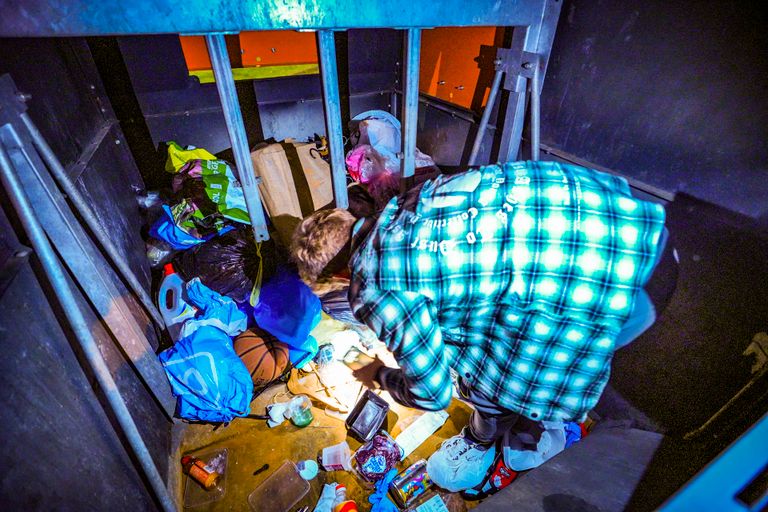 In de container lagen een heleboel spullen (foto: SQ Vision).