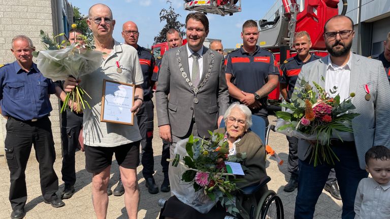 De helden met de geredde Truus en de burgemeester