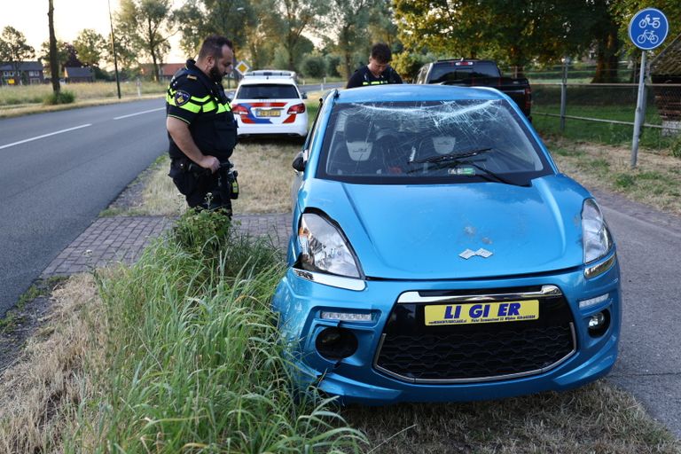 Auto over de kop in Sint-Hubert (SK-Media/SQ Vision)