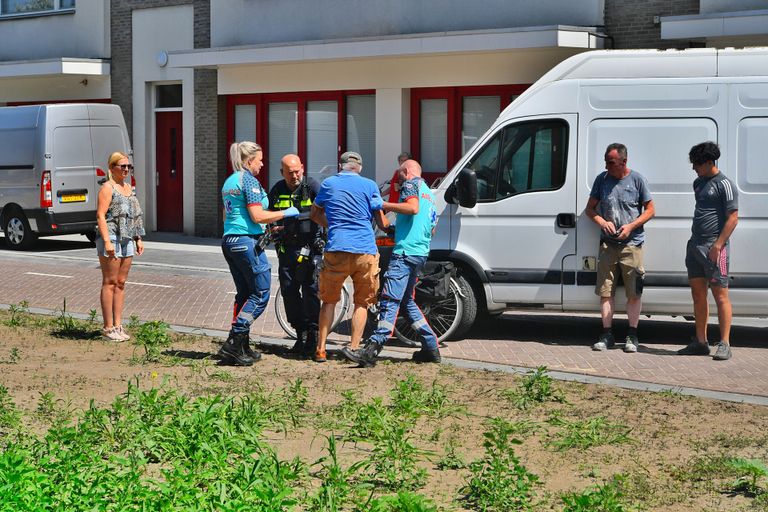 De man hoefde niet mee naar het ziekenhuis (foto: Rico Vogels / SQ Vision)