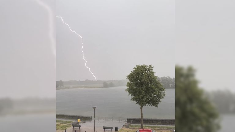 Donder en bliksem vlakbij Hilvarenbeek (foto: Mariëlle Hendriks).