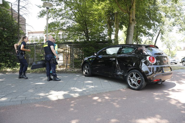 De bestuurder van de zwarte auto raakte lichtgewond (foto: SQ Vision / Christian Traets)