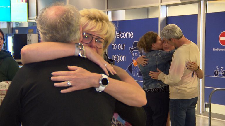 Monique is ontzettend opgelucht dat ze weer in Nederland zijn (foto: Omroep Brabant).