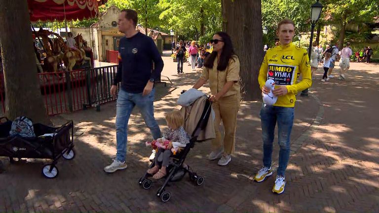 Vingegaard en zijn gezin in de Efteling (foto: Omroep Brabant).