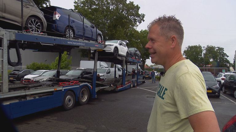 De auto van Ronny kwam donderdag terug uit Italië (foto: Jos Verkuijlen).