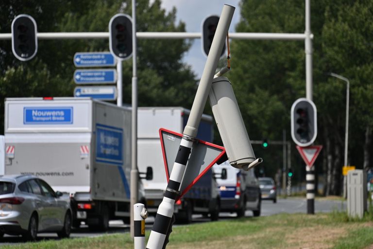 Kapotte verkeerslichten zorgen voor chaos (foto: Tom van der Put / SQ Vision)