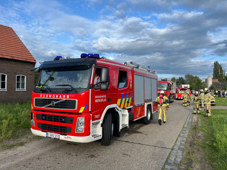 https://dtvnieuws.nl/nieuws/artikel/auto-schiet-uitrit-uit-en-botst-tegen-boom-in-uden