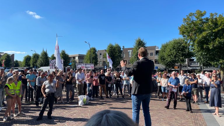 Het protest tegen het azc in Uden (foto: Jos Verkuijlen).