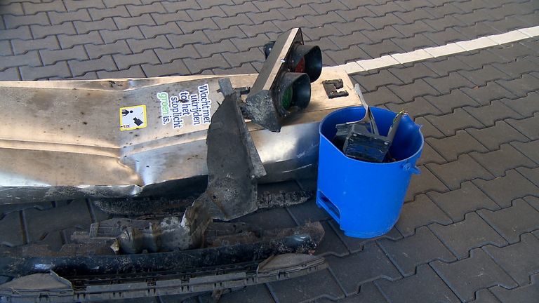 Het stoplicht is uit de grond gereden (foto: Omroep Brabant).  